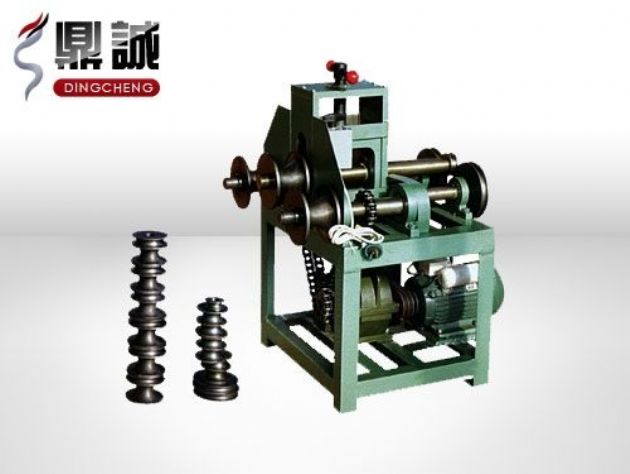 點擊查看詳細信息<br>標題：立式多功能滾動式彎管機 閱讀次數：5130