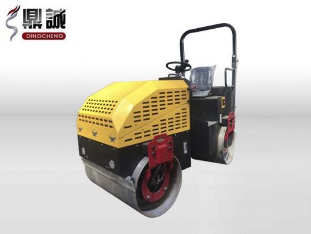 點擊查看詳細信息<br>標題：2.5噸全液壓座駕式振動壓路機 閱讀次數：14562